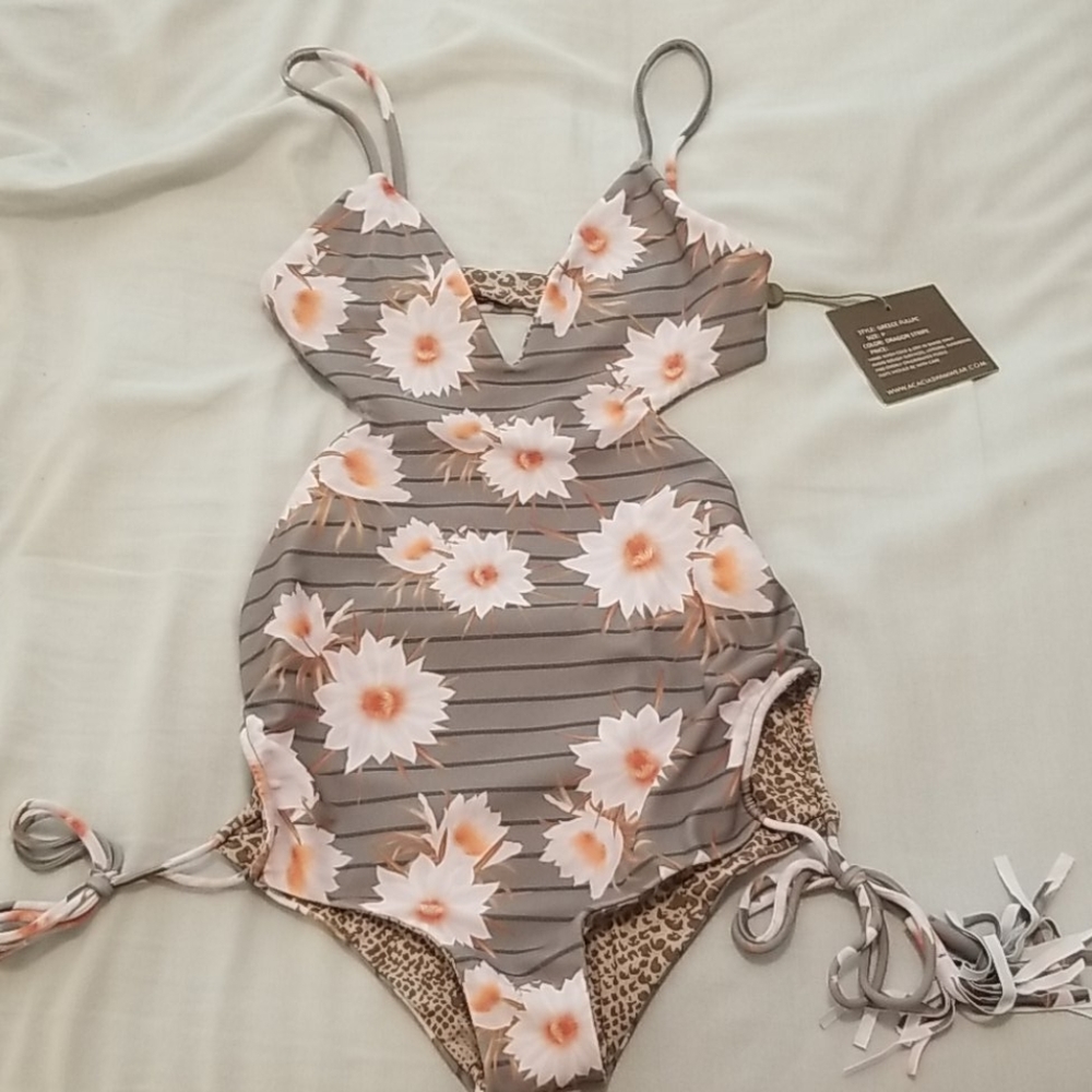 โ SOLD โ NWT Acacia Greece Fullpiece - Picture 5 of 5